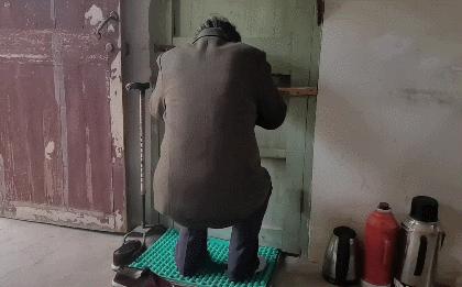 DƬ